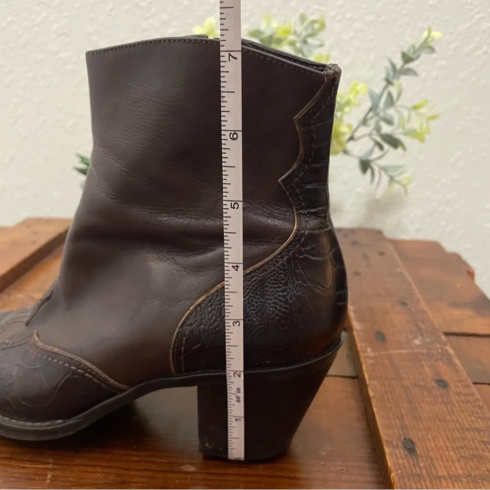 Franco Sarto, leather, western side zip boot with goldtone detail. Women’s 6 1/2 - Picture 10 of 11